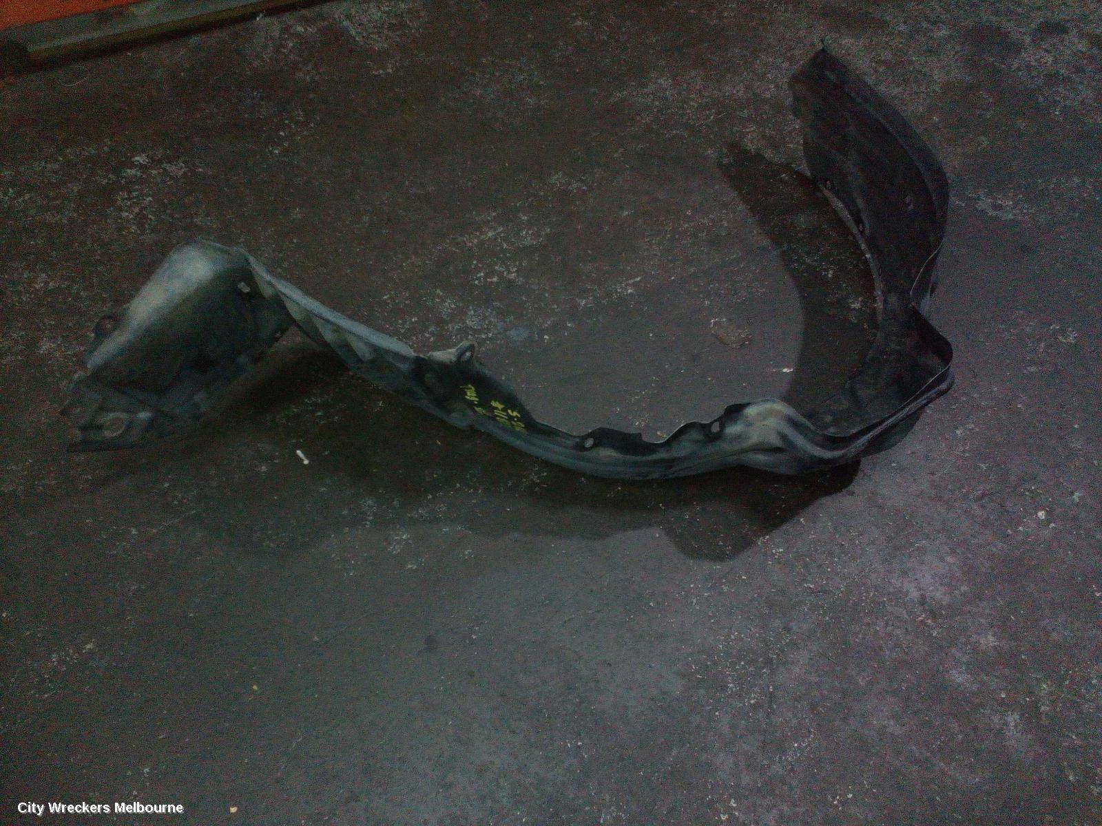 TOYOTA TARAGO LEFT GUARD LINER, ACR30 06/2000 - 05/2003