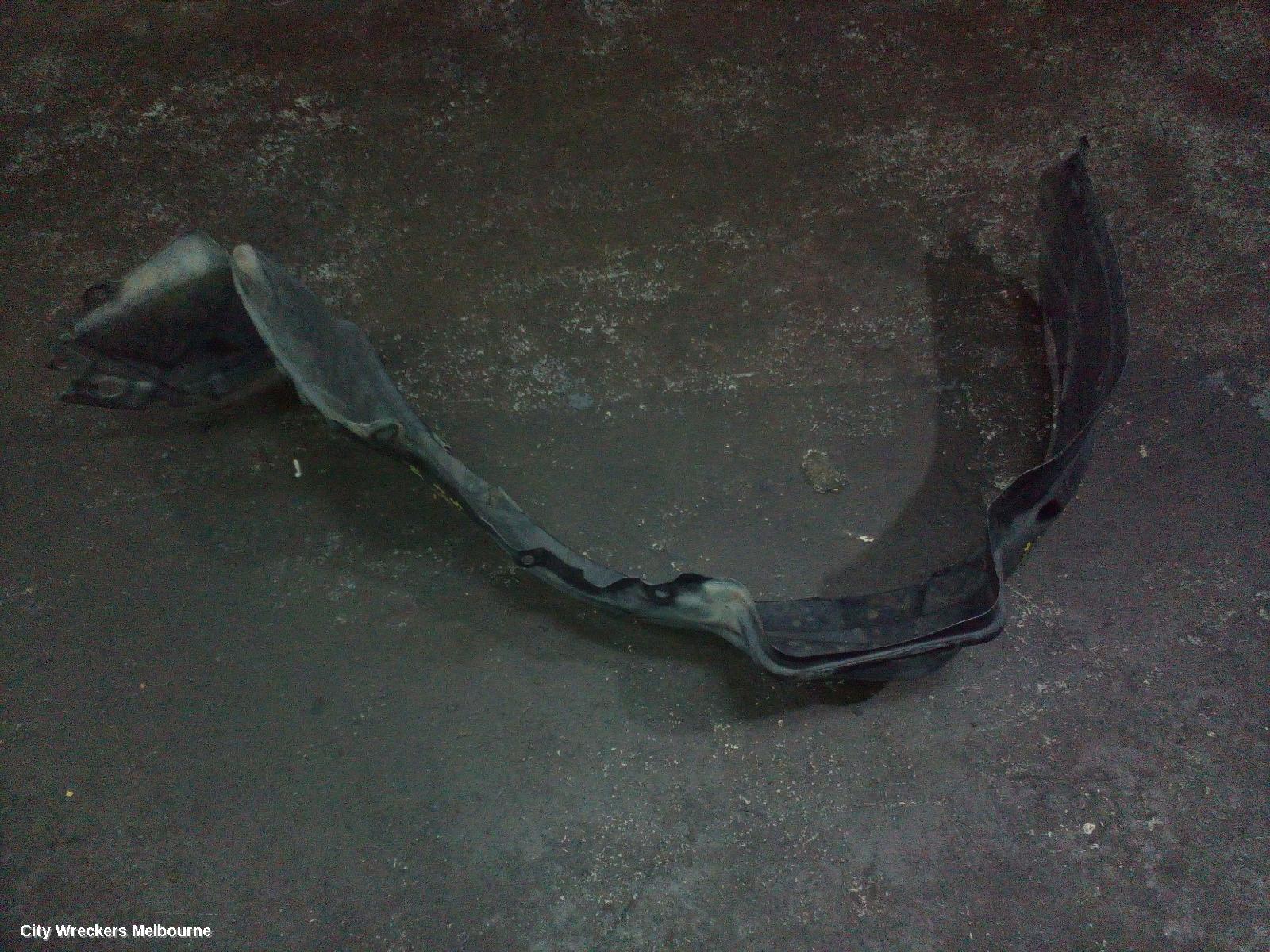 TOYOTA TARAGO LEFT GUARD LINER, ACR30 06/2000 - 05/2003
