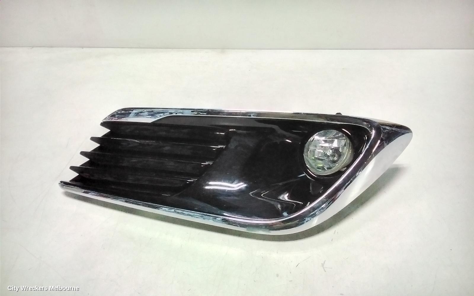 TOYOTA COROLLA RIGHT INDICATOR/FOG/SIDE, BUMPER FOGLAMP, ZRE182R/ZWE186R, HATCH, 03/2015 - 06/2018