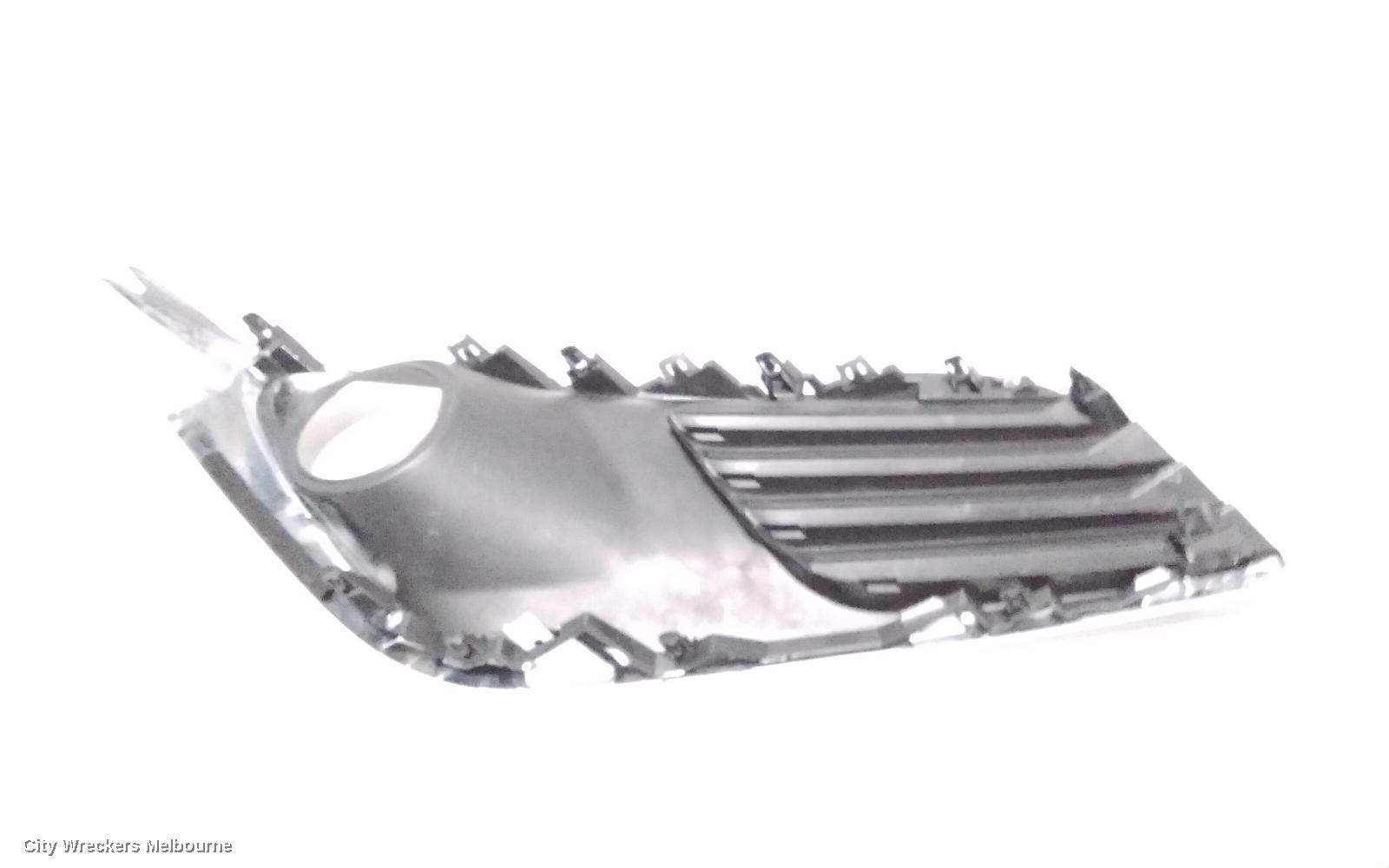 TOYOTA COROLLA RIGHT INDICATOR/FOG/SIDE, BUMPER FOGLAMP, ZRE182R/ZWE186R, HATCH, 03/2015 - 06/2018