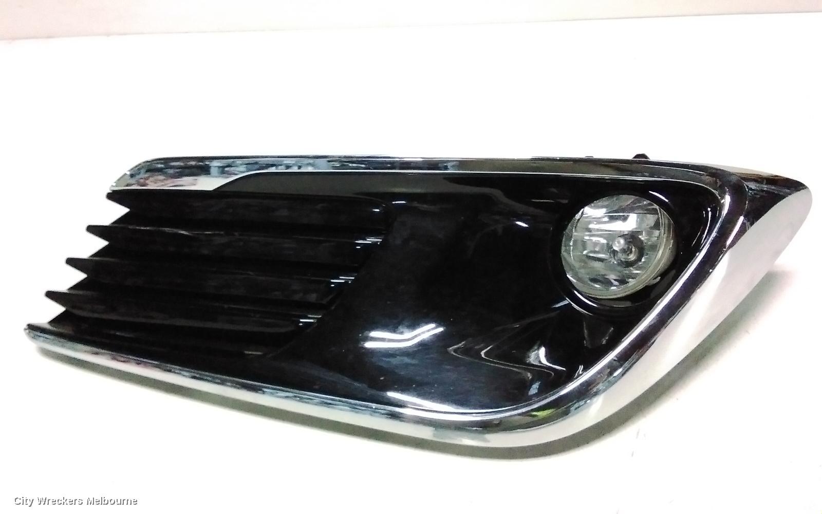 TOYOTA COROLLA RIGHT INDICATOR/FOG/SIDE, BUMPER FOGLAMP, ZRE182R/ZWE186R, HATCH, 03/2015 - 06/2018