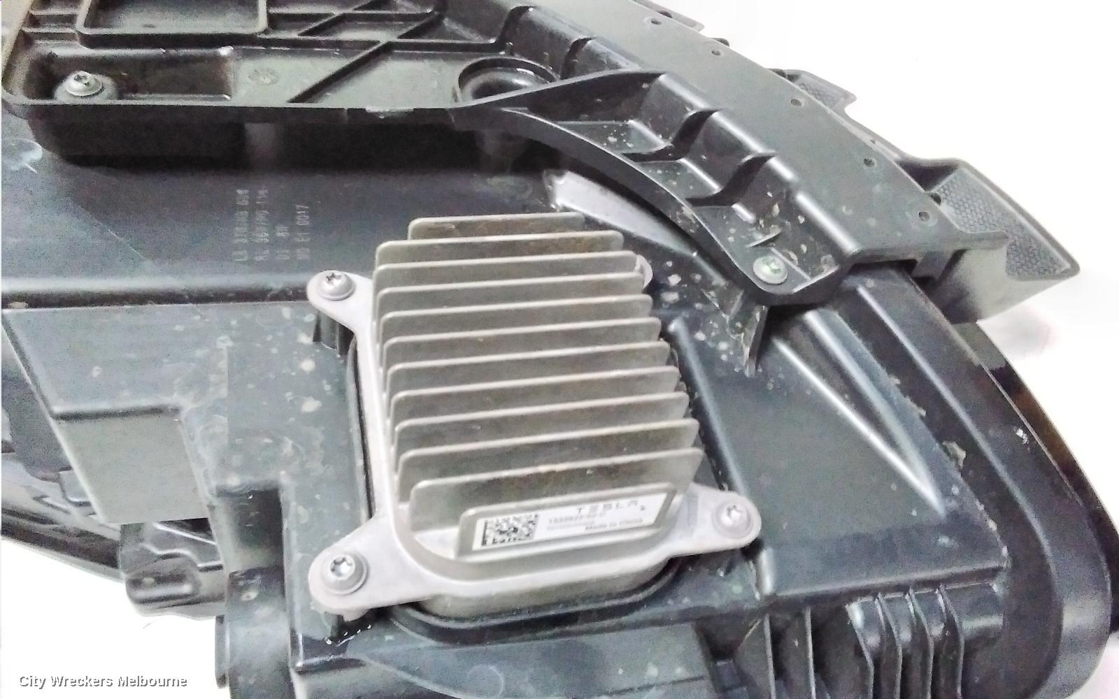 TESLA MODEL 3 RIGHT HEADLAMP, W/ LED TYPE, 1ST GEN, 09/2023 ONWARDS