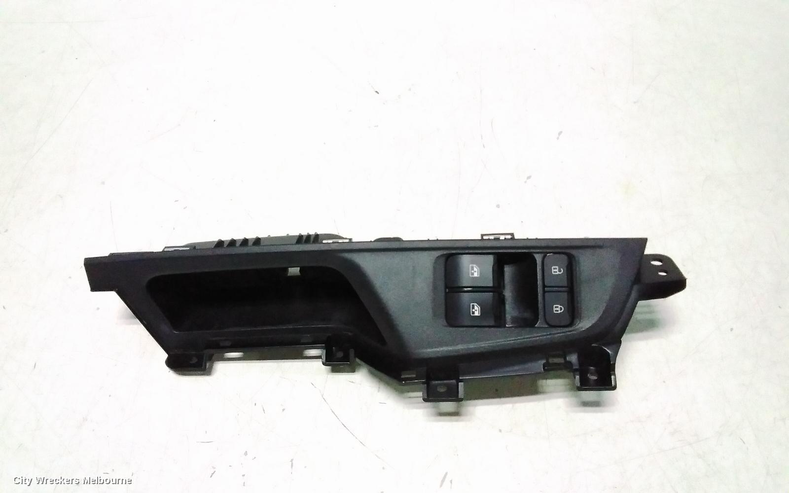 LDV DELIVER 9 PWR DR WIND SWITCH, RH FRONT (MASTER SWITCH), 07/2020 ONWARDS