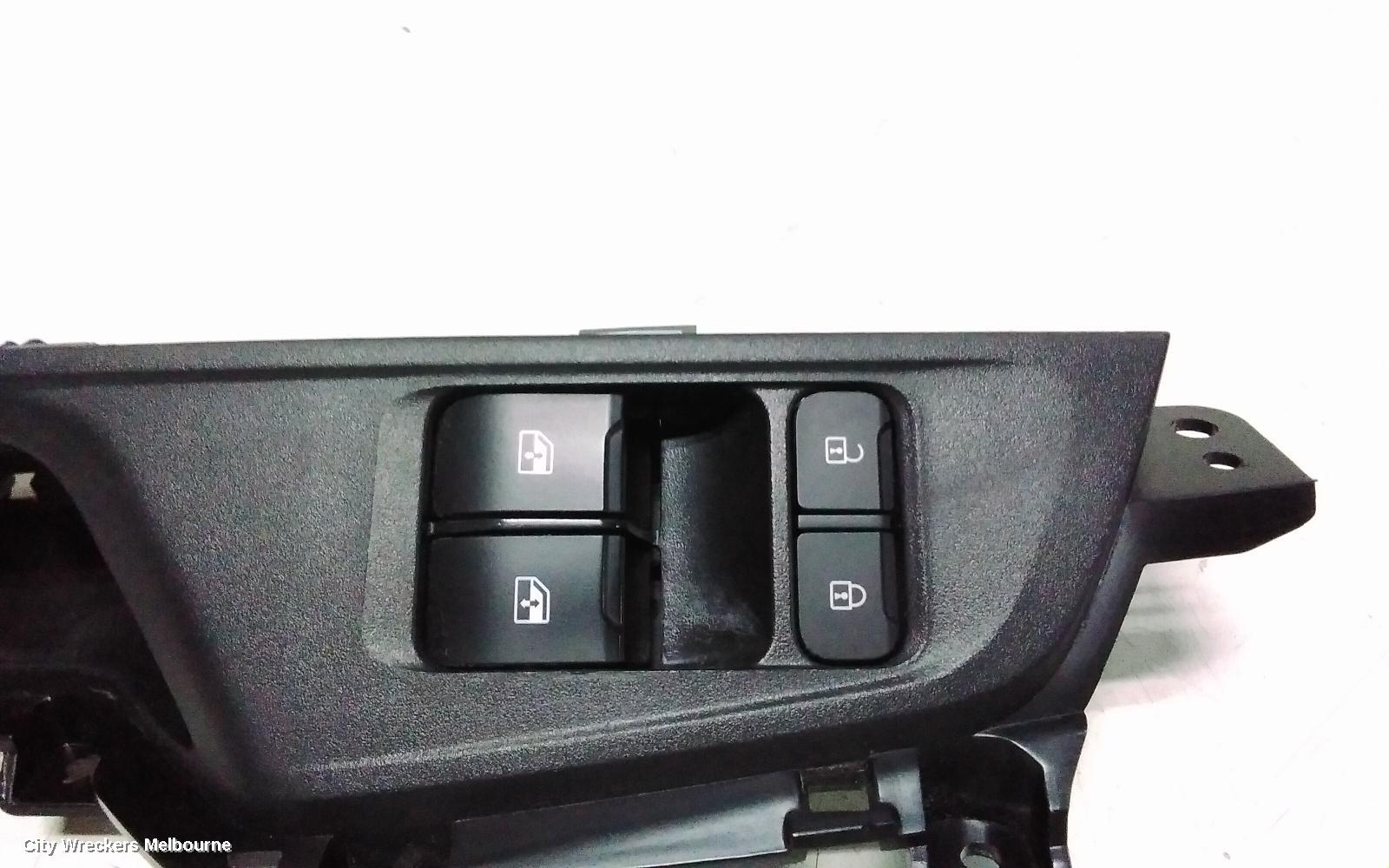 LDV DELIVER 9 PWR DR WIND SWITCH, RH FRONT (MASTER SWITCH), 07/2020 ONWARDS