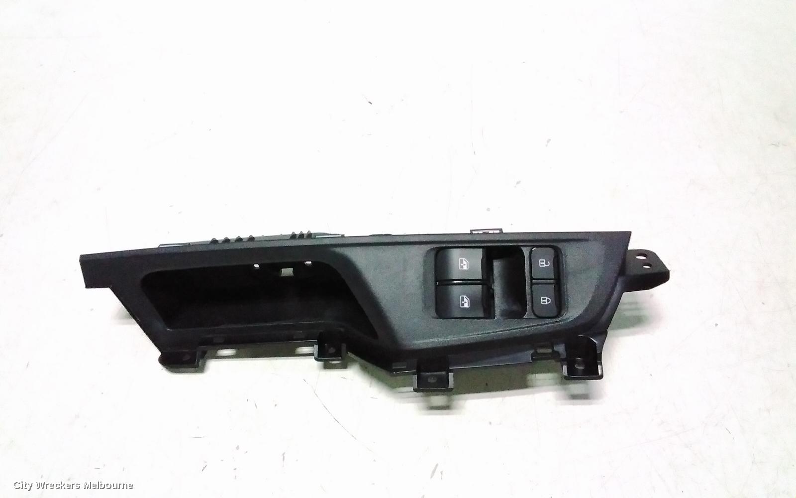 LDV DELIVER 9 PWR DR WIND SWITCH, RH FRONT (MASTER SWITCH), 07/2020 ONWARDS