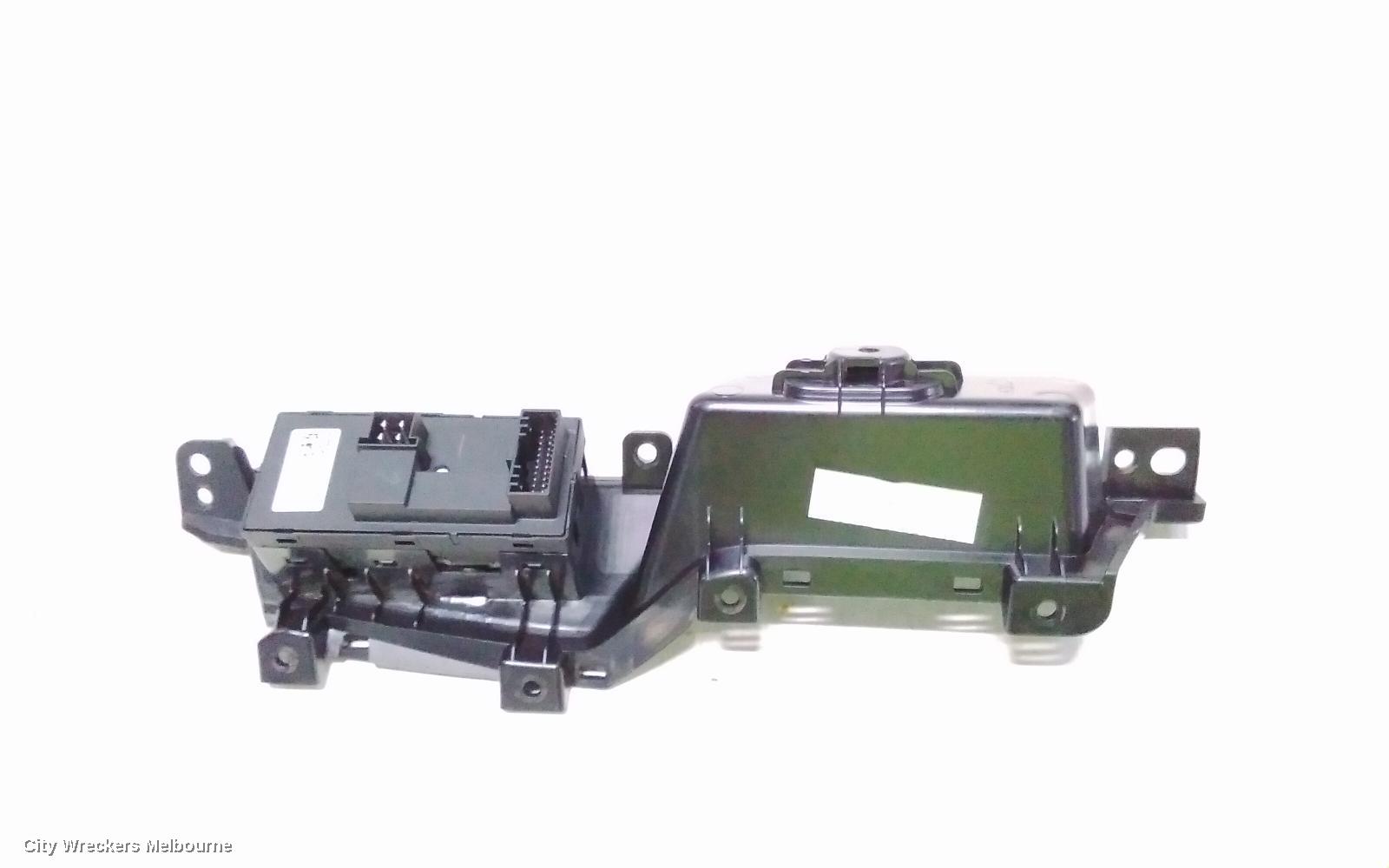 LDV DELIVER 9 PWR DR WIND SWITCH, RH FRONT (MASTER SWITCH), 07/2020 ONWARDS