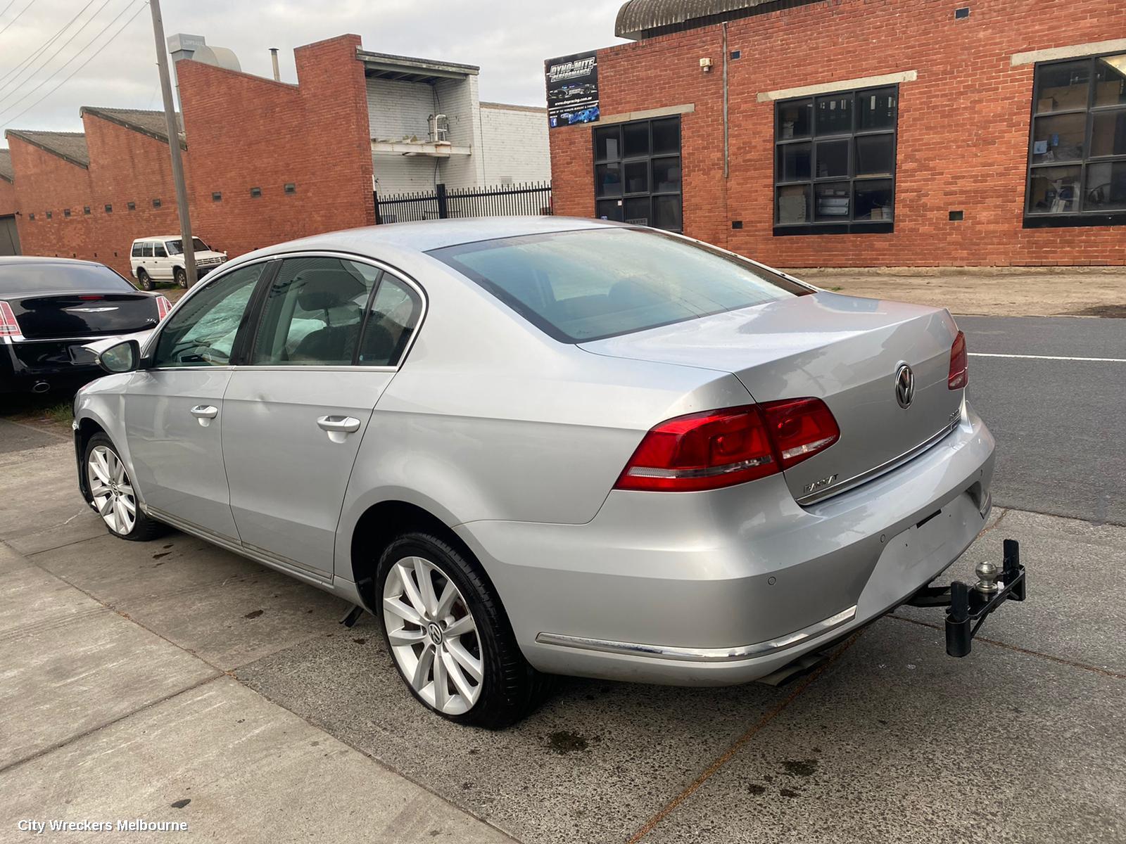 VOLKSWAGEN PASSAT LEFT TAILLIGHT, 3C/MK6 B7, SEDAN, NON LED TYPE, 09/2010 - 05/2015