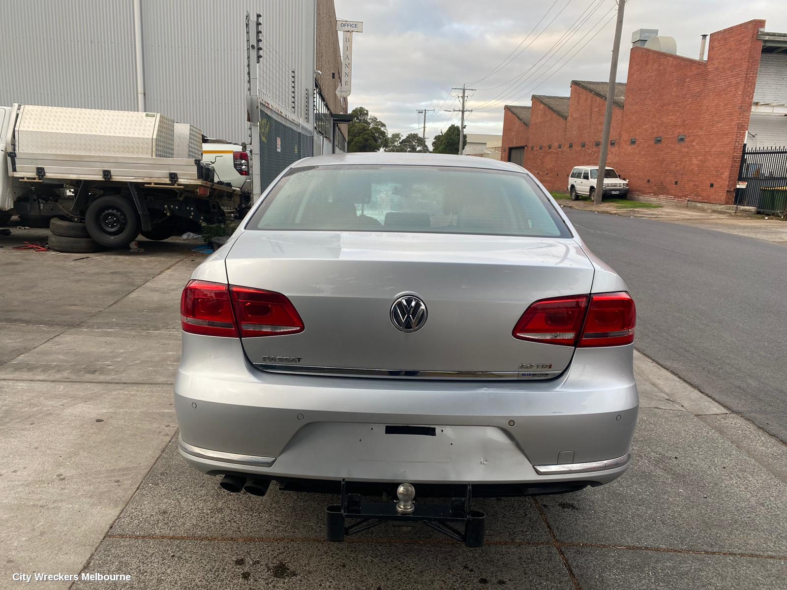 VOLKSWAGEN PASSAT LEFT TAILLIGHT, 3C/MK6 B7, SEDAN, NON LED TYPE, 09/2010 - 05/2015