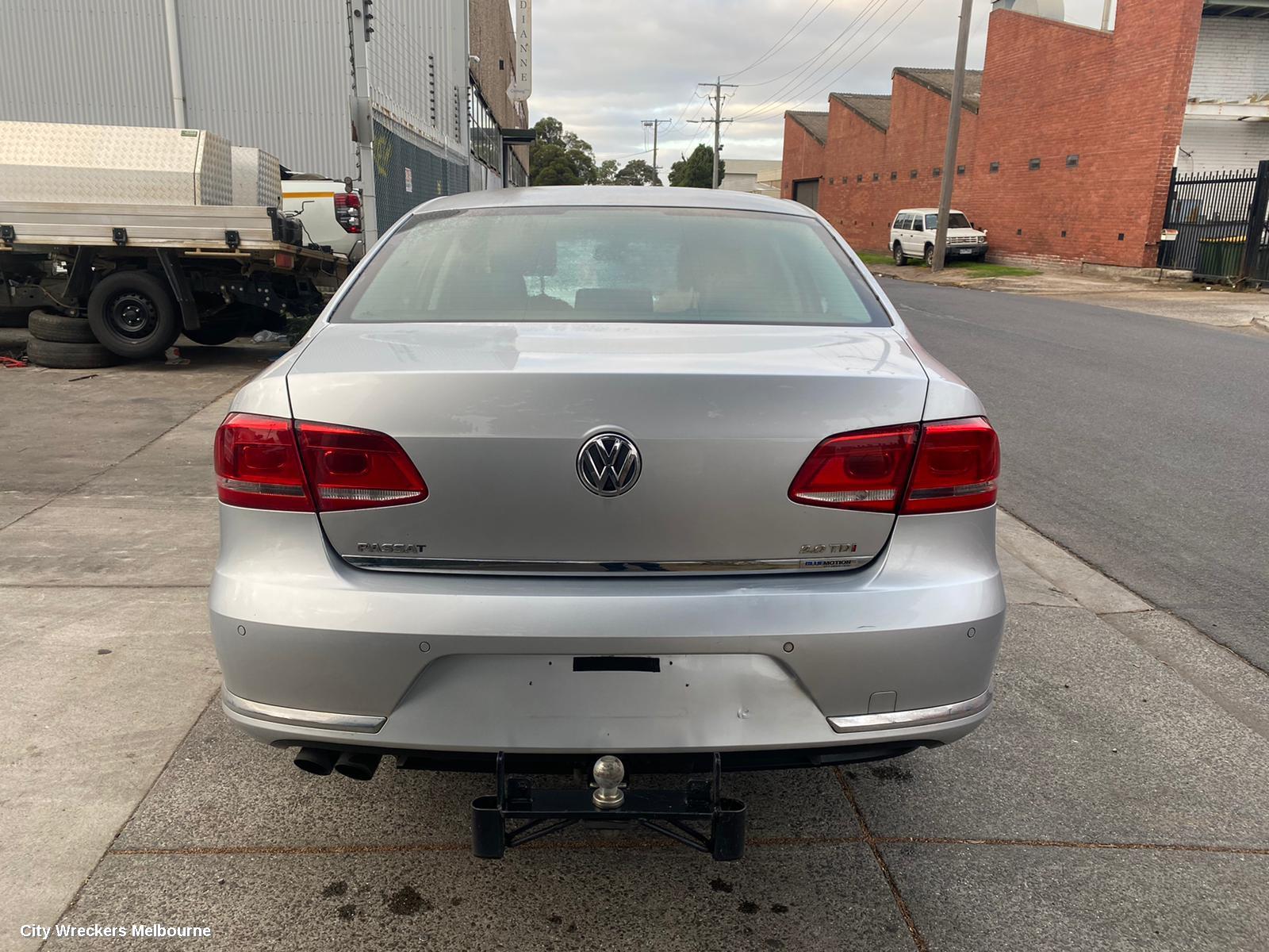 VOLKSWAGEN PASSAT LEFT TAILLIGHT, 3C/MK6 B7, SEDAN, NON LED TYPE, 09/2010 - 05/2015