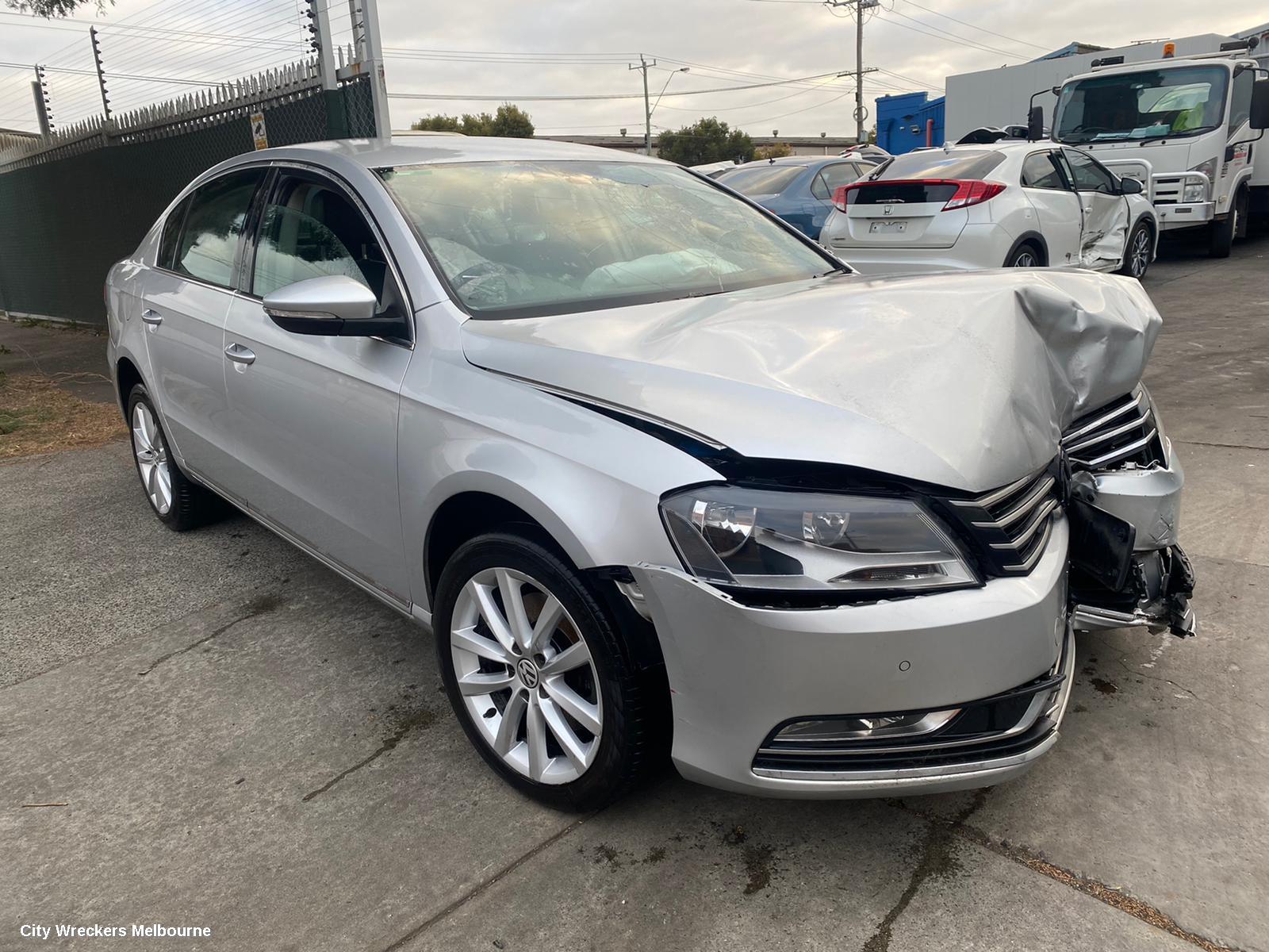 VOLKSWAGEN PASSAT LEFT TAILLIGHT, 3C/MK6 B7, SEDAN, NON LED TYPE, 09/2010 - 05/2015