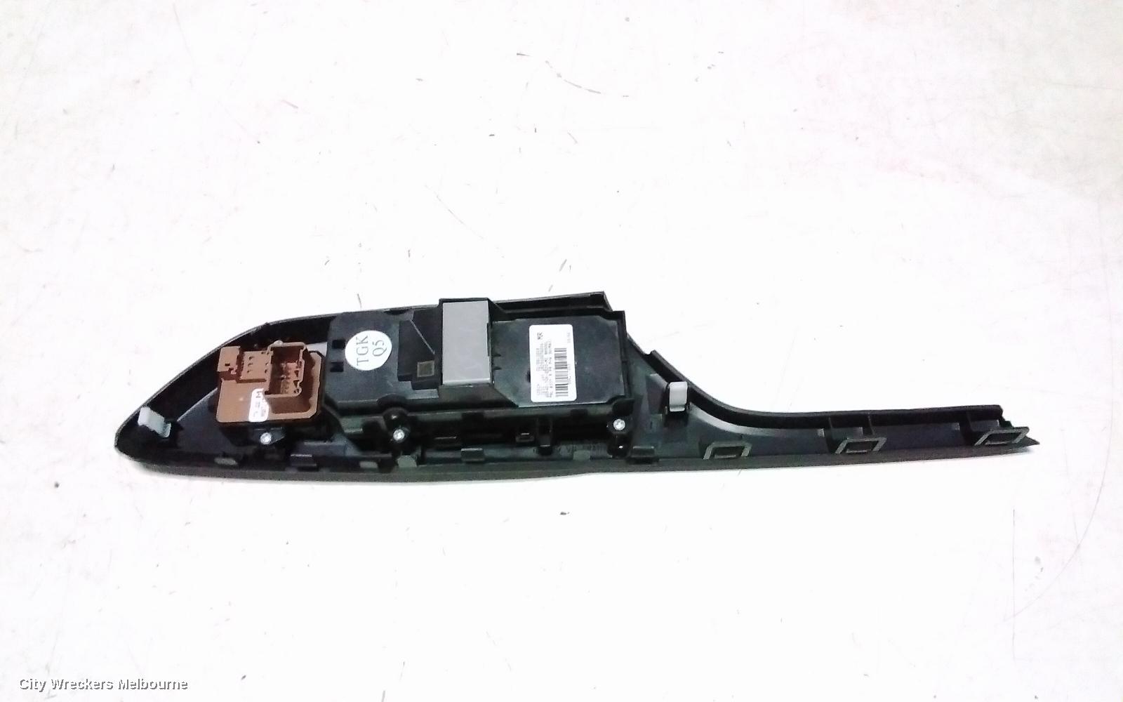 HONDA CIVIC PWR DR WIND SWITCH, RH FRONT (MASTER SWITCH), HATCH, AUTO FOLD TYPE, 10TH GEN, 05/2016 - 08/2021