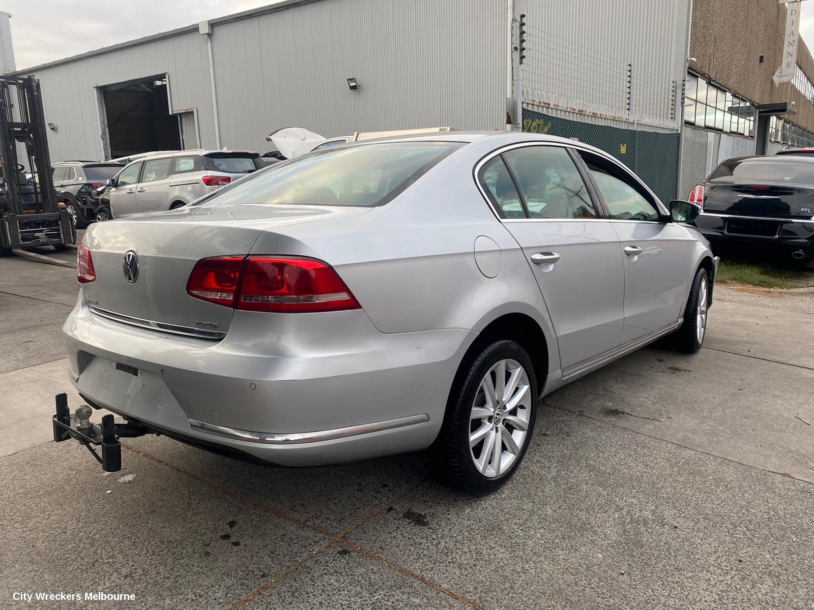 VOLKSWAGEN PASSAT LEFT TAILLIGHT, 3C/MK6 B7, SEDAN, NON LED TYPE, 09/2010 - 05/2015