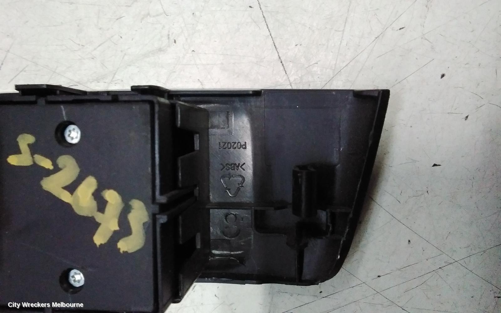 LDV T60 PWR DR WIND SWITCH, SK8C, RH FRONT (MASTER SWITCH), W/ BLACK INSERT, 08/2021 ONWARDS