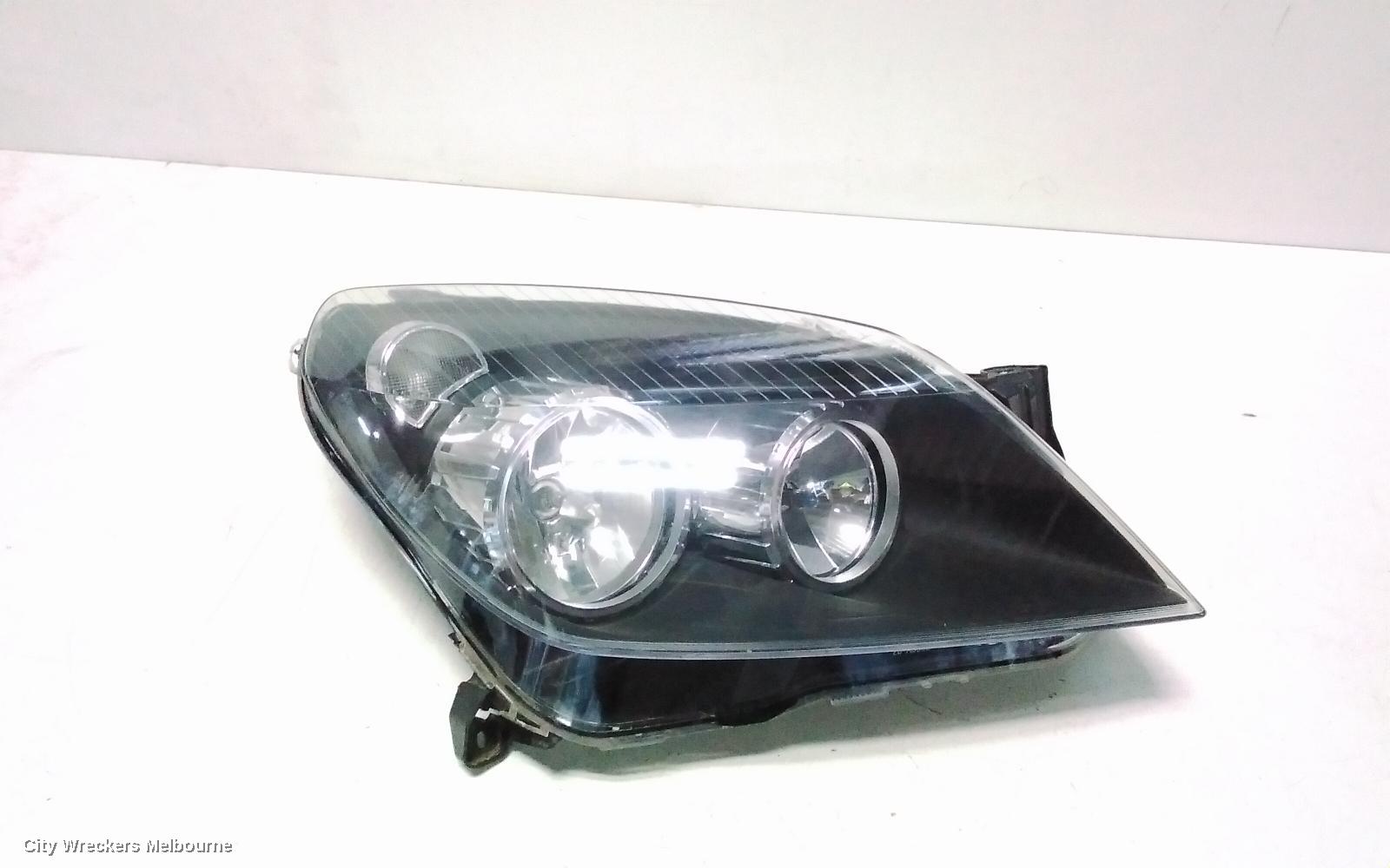 HOLDEN ASTRA RIGHT HEADLAMP, AH, BLACK INSERT TYPE, 10/2004 - 08/2009
