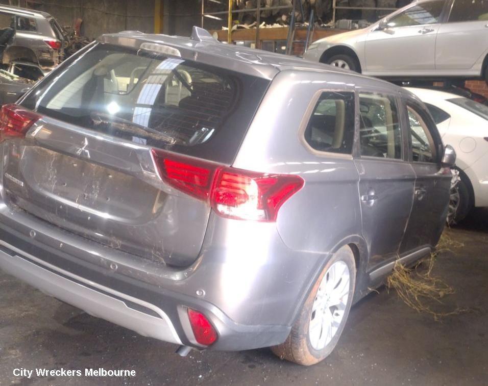 MITSUBISHI OUTLANDER LEFT DOOR MIRROR, ZK-ZL, NON FLASHER, MANUAL FOLD, NON CAMERA TYPE, 07/2015 - 07/2021