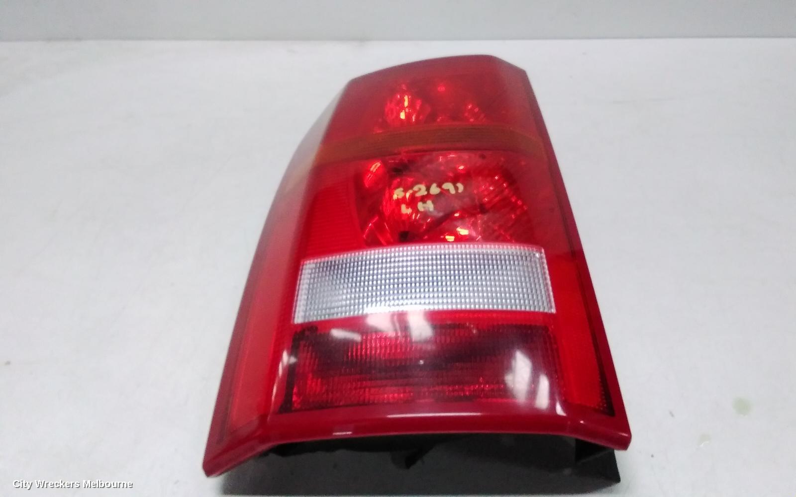 LAND ROVER DISCOVERY LEFT TAILLIGHT, L319, 03/2005 - 09/2009
