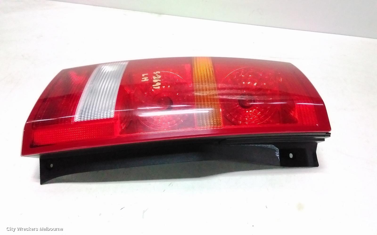 LAND ROVER DISCOVERY LEFT TAILLIGHT, L319, 03/2005 - 09/2009