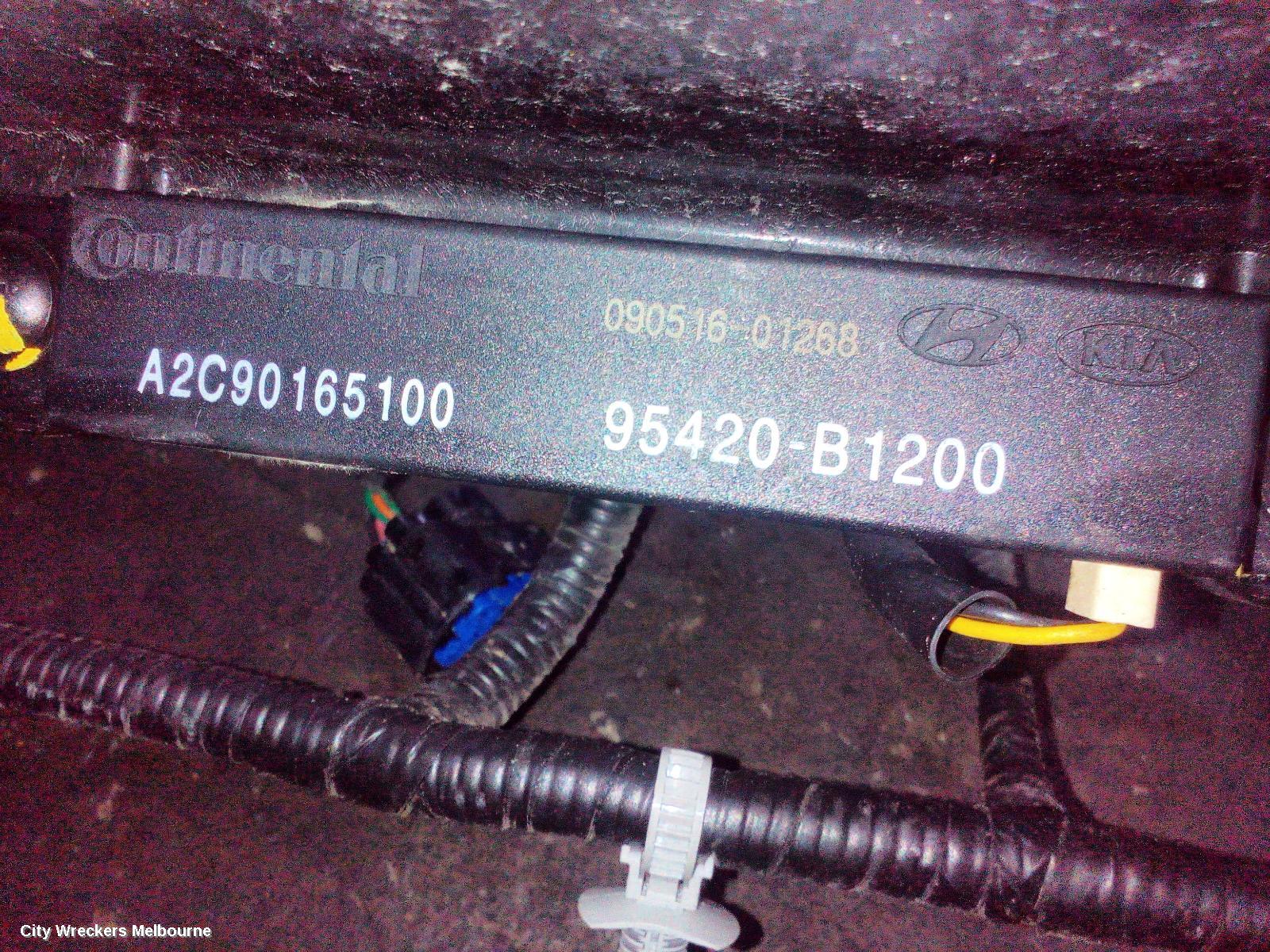 HYUNDAI GENESIS R/BAR BRACKET/REINFO, REINFORCEMENT, DH, 11/2014 - 01/2018