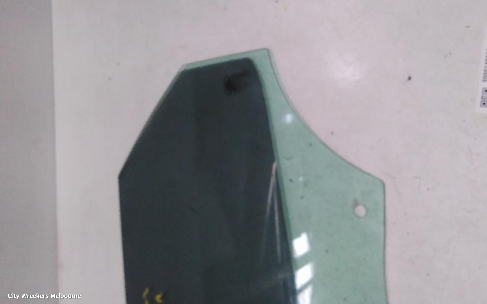 LAND ROVER DISCOVERY LEFT REAR DOOR WINDOW, L462, 12/2016 ONWARDS