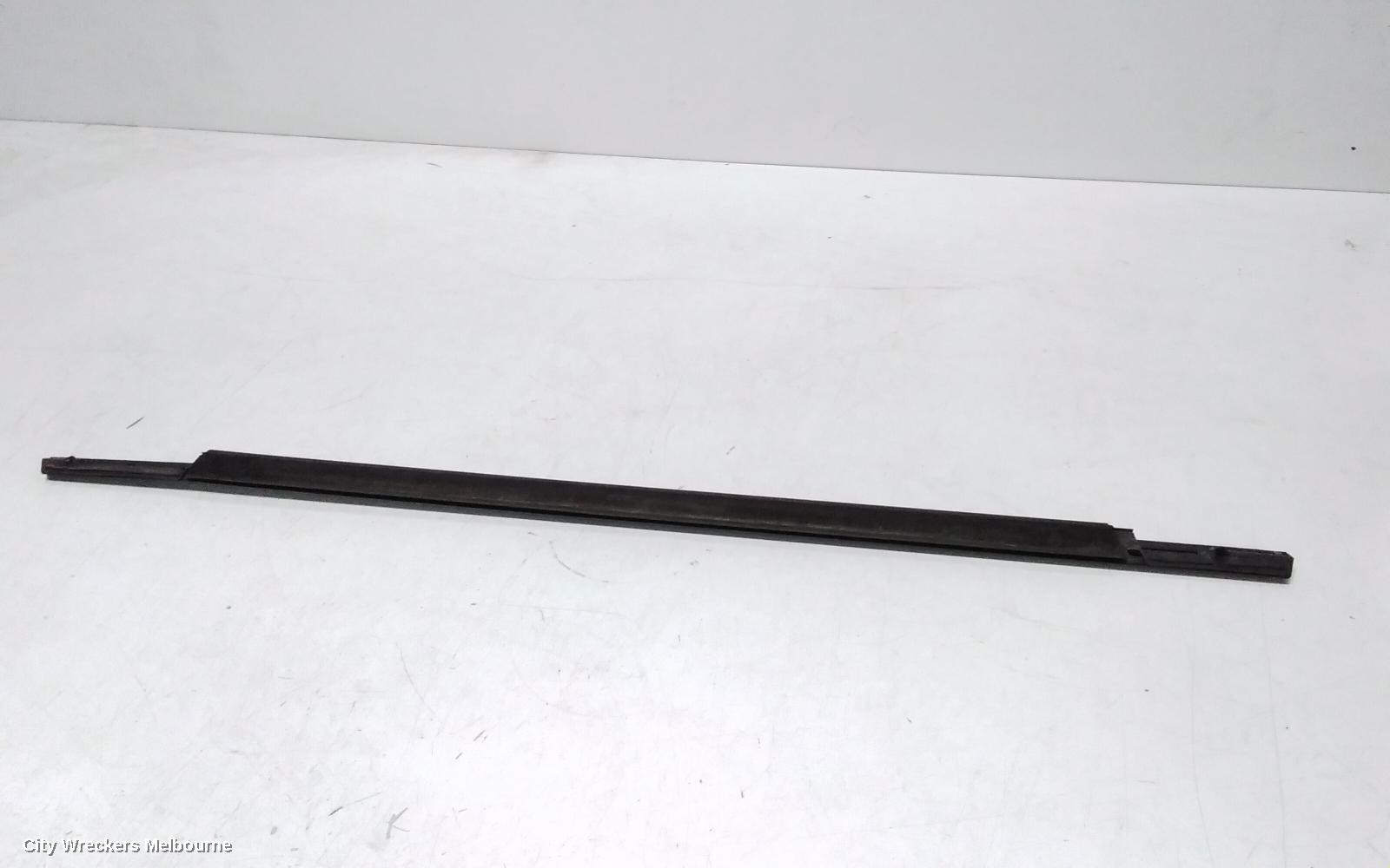 LAND ROVER RANGEROVER EVOQUE DOOR MOULD, RHR DOOR BELT: 120826, L538, DOOR MOULDING (RH REAR), 5DR, COLOUR CODED, 11/2011 - 01/2019