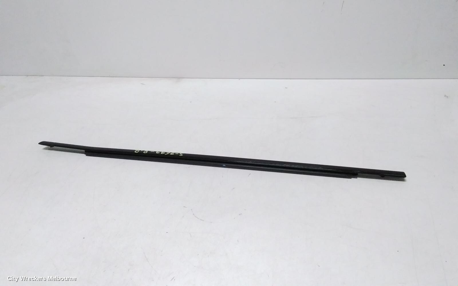 LAND ROVER RANGEROVER EVOQUE DOOR MOULD, RHR DOOR BELT: 120826, L538, DOOR MOULDING (RH REAR), 5DR, COLOUR CODED, 11/2011 - 01/2019