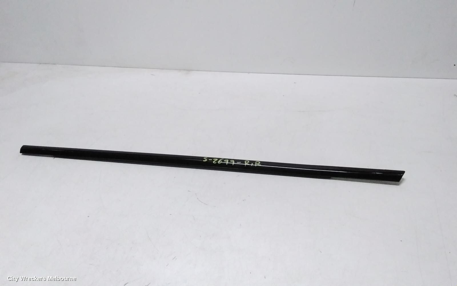 LAND ROVER RANGEROVER EVOQUE DOOR MOULD, RHR DOOR BELT: 120826, L538, DOOR MOULDING (RH REAR), 5DR, COLOUR CODED, 11/2011 - 01/2019