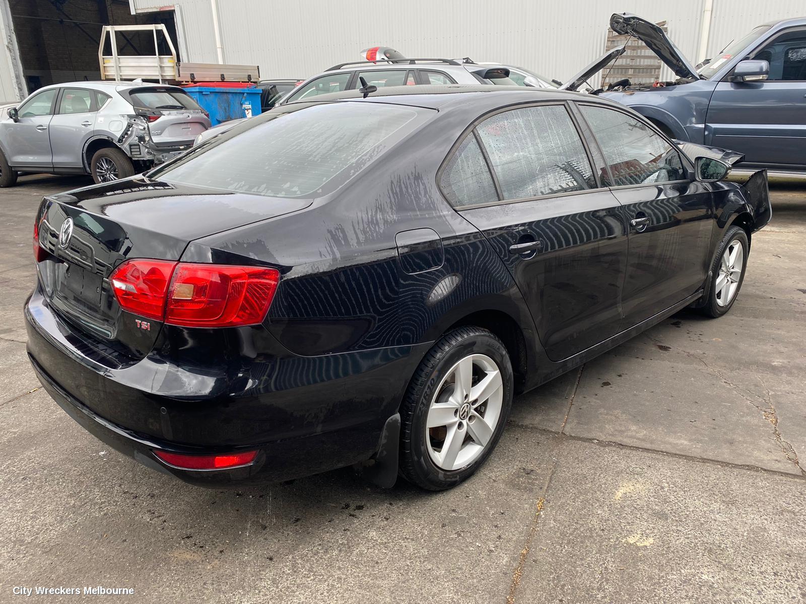 VOLKSWAGEN JETTA RIGHT TAILLIGHT, 1B, 02/2011 - 10/2014