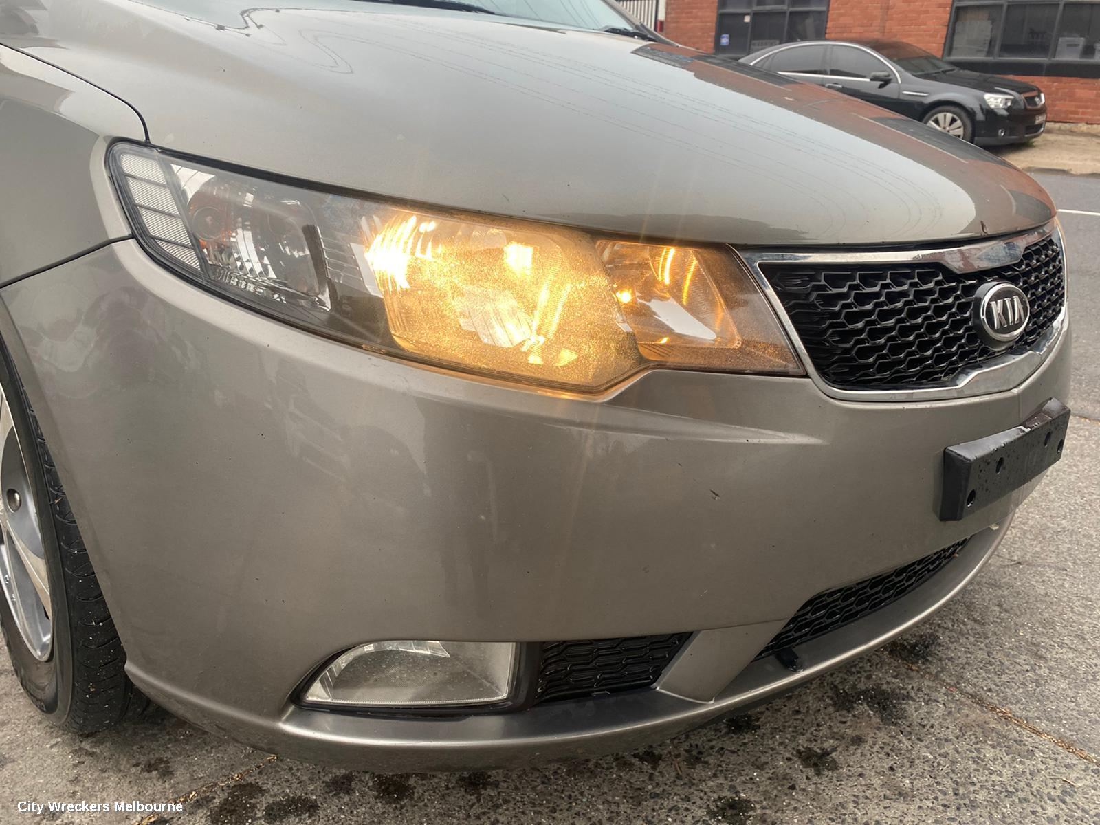 KIA CERATO LEFT FRONT HUB ASSEMBLY, TD, 10/2008 - 03/2013