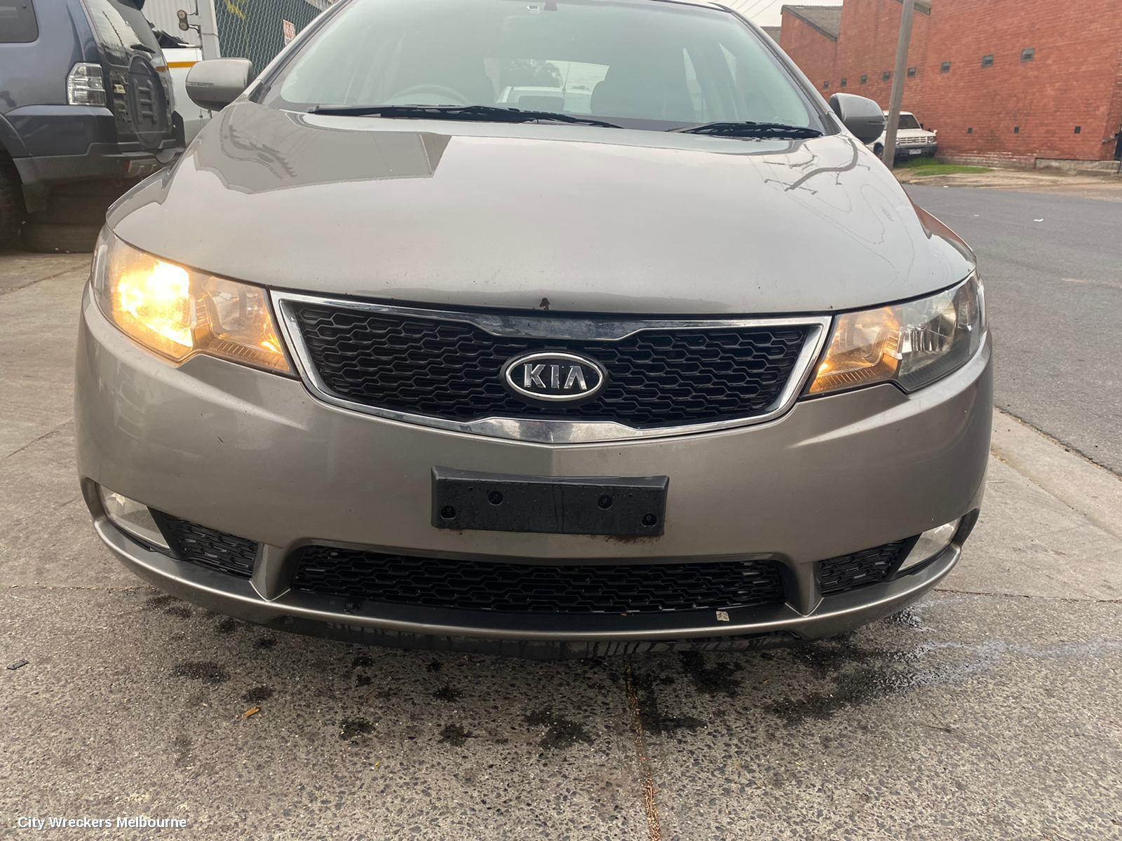 KIA CERATO LEFT FRONT HUB ASSEMBLY, TD, 10/2008 - 03/2013