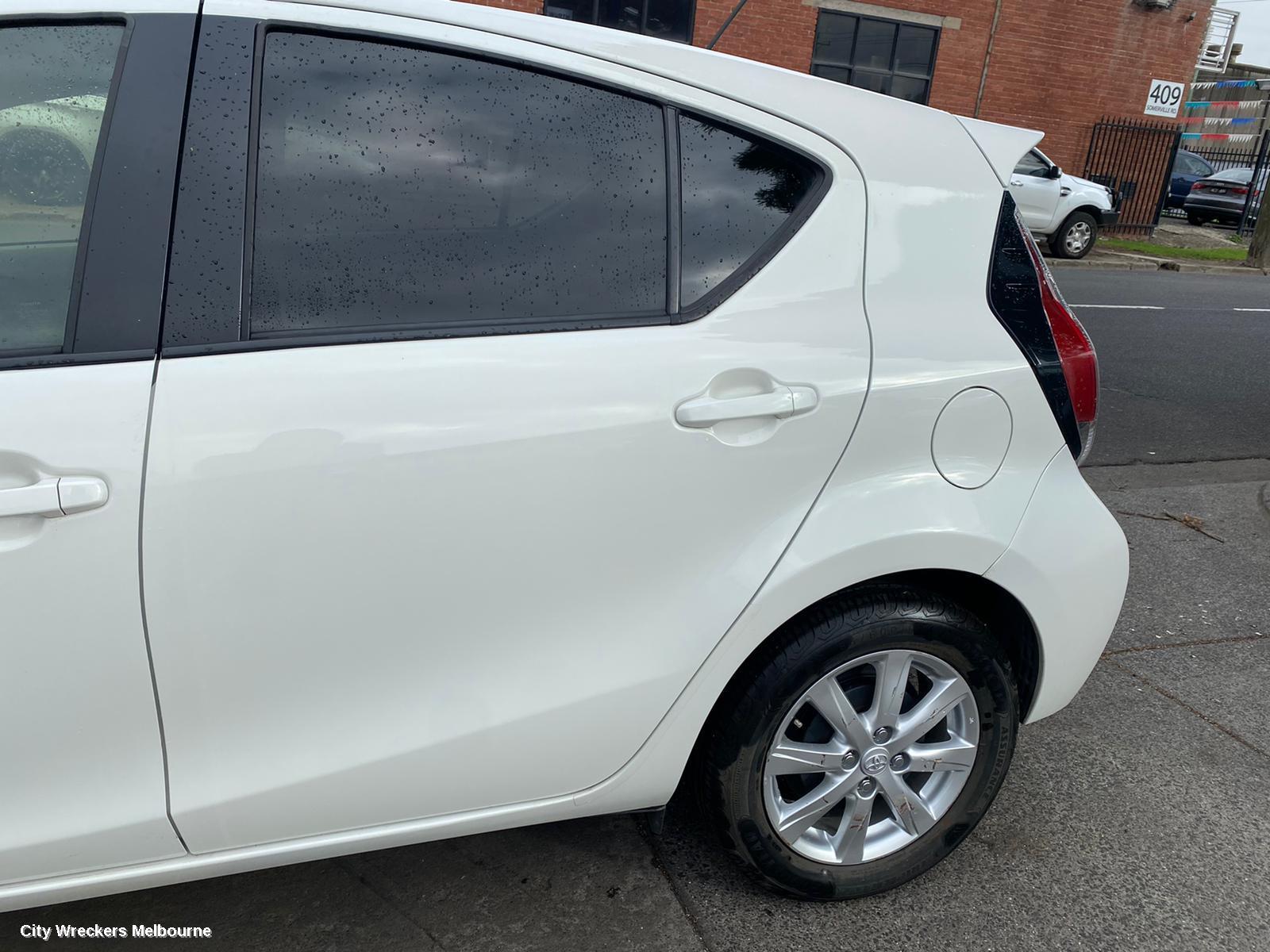 TOYOTA PRIUS RIGHT FRONT DOOR WINDOW, NHP10R, PRIUS C, 12/2011 - 03/2020