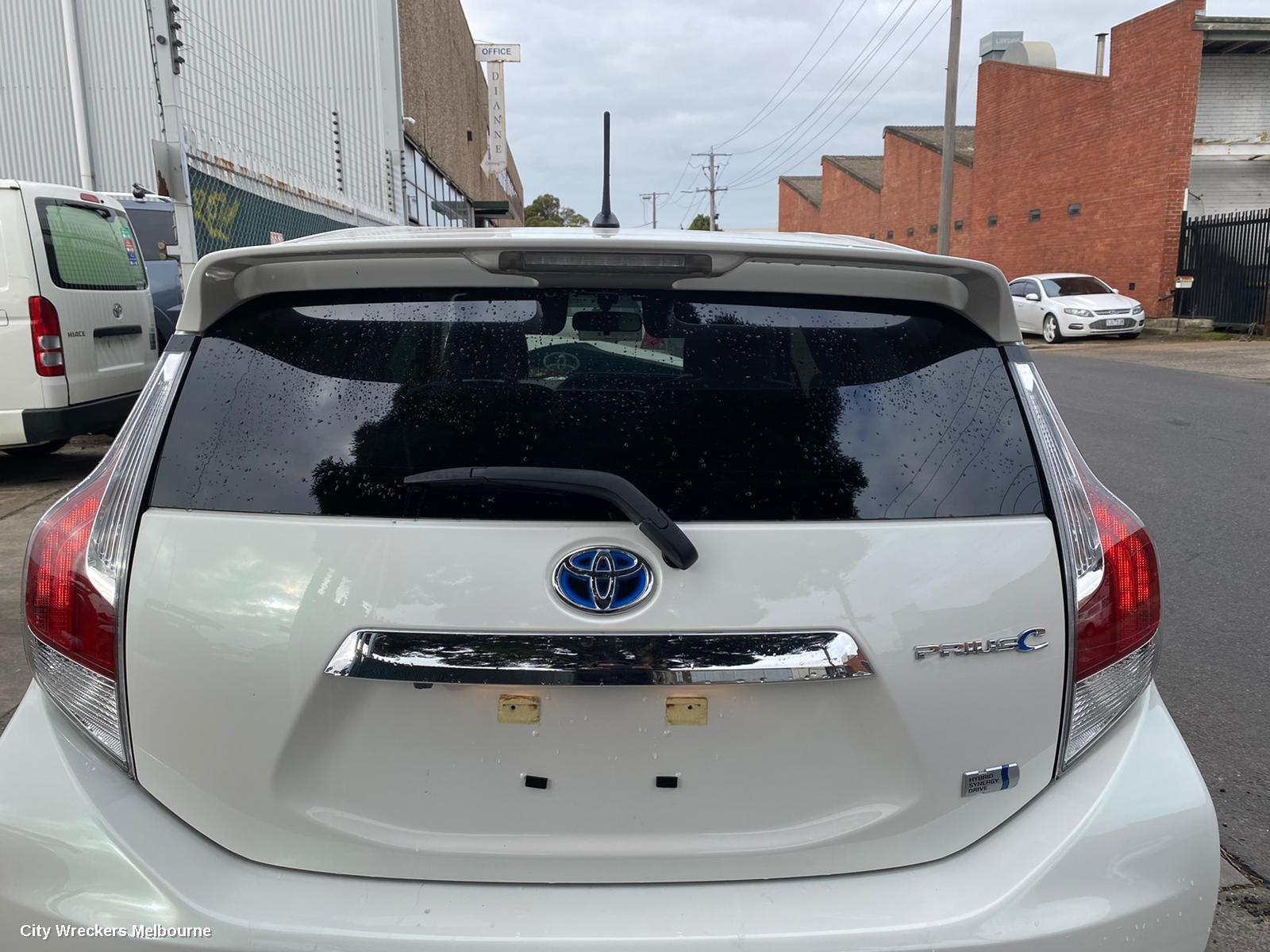TOYOTA PRIUS RIGHT FRONT DOOR WINDOW, NHP10R, PRIUS C, 12/2011 - 03/2020