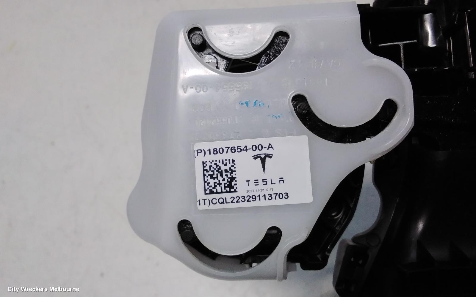TESLA MODEL 3, 1ST GEN, 06/2019 ONWARDS, DASH AIRVENT -P-1807654-00-A: 121566