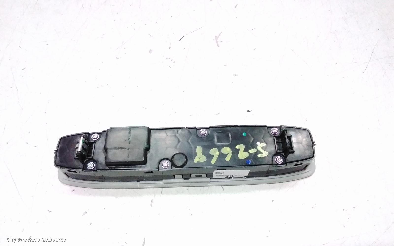 TESLA MODEL 3 COURTESY LIGHT, 1ST GEN, 06/2019 ONWARDS