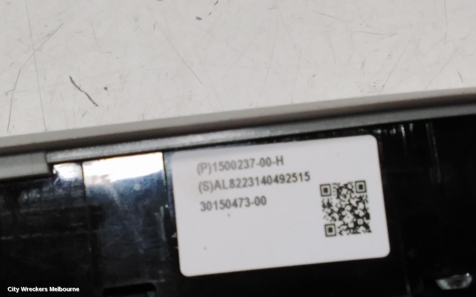 TESLA MODEL 3 COURTESY LIGHT, 1ST GEN, 06/2019 ONWARDS