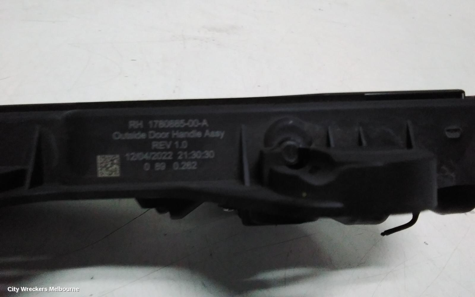 TESLA MODEL 3 DOOR HANDLE, OUTER, RH FRONT/RH REAR, GLOSS BLACK, 1ST GEN, 06/2019 - 08/2023