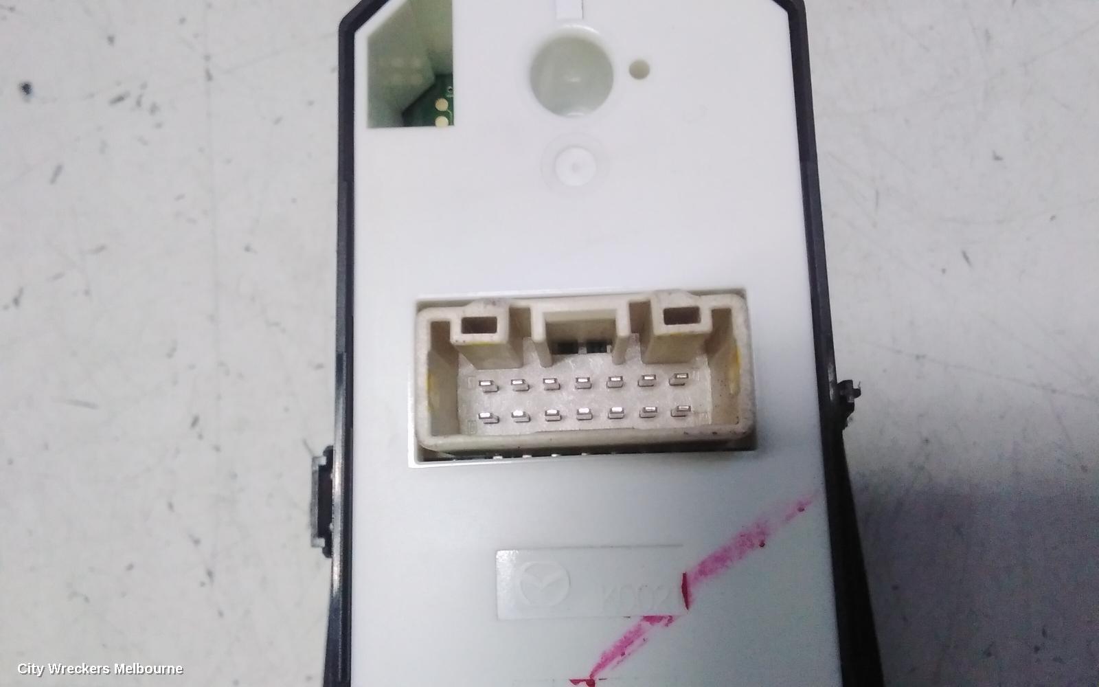 MAZDA 2 PWR DR WIND SWITCH, RH FRONT (MASTER SWITCH), W/ AUTO FOLD TYPE, DJ/DL, 02/2017 ONWARDS