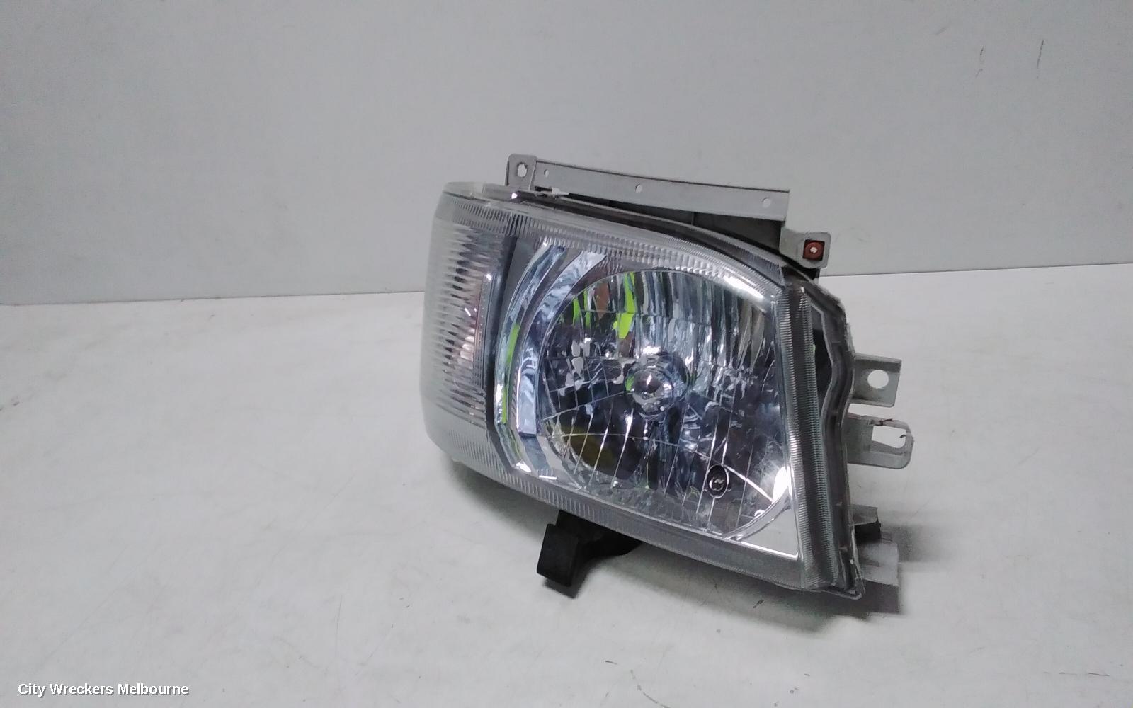 TOYOTA HIACE RIGHT HEADLAMP, TRH/KDH, SLWB, 03/2005 - 08/2010