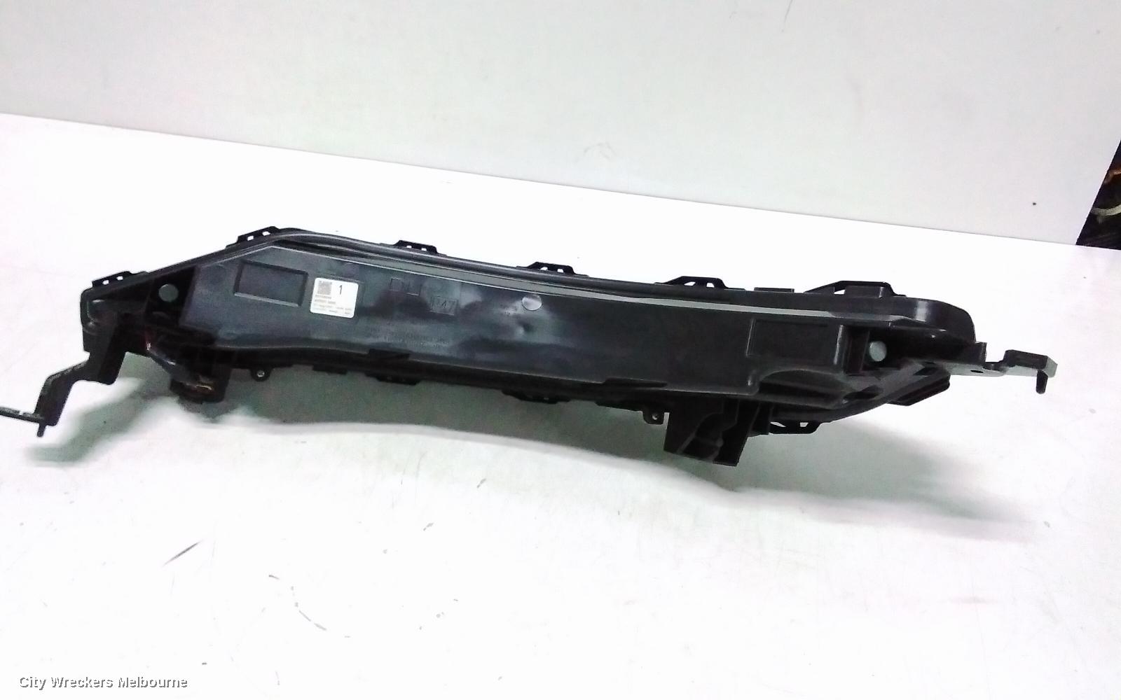 MITSUBISHI OUTLANDER RIGHT INDICATOR/FOG/SIDE, ZM, DAYTIME RUNNING LAMP, 08/2021 ONWARDS