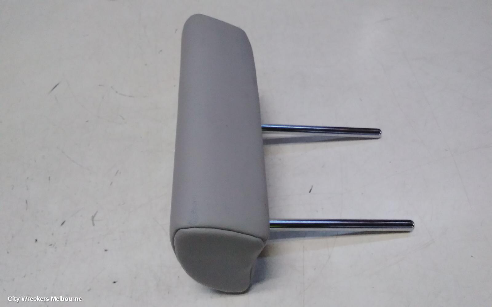 MITSUBISHI OUTLANDER HEADREST, CENTRE REAR 2ND ROW, LEATHER, LIGHT GREY, ZM, 08/2021 ONWARDS