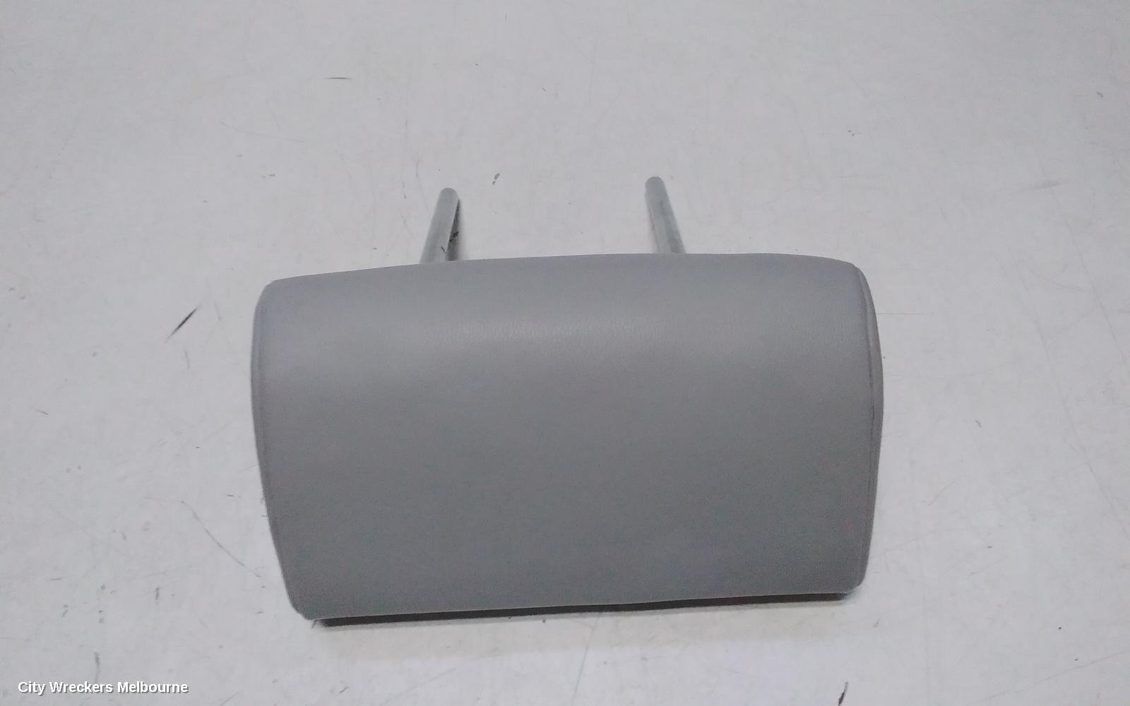 MITSUBISHI OUTLANDER HEADREST, CENTRE REAR 2ND ROW, LEATHER, LIGHT GREY, ZM, 08/2021 ONWARDS