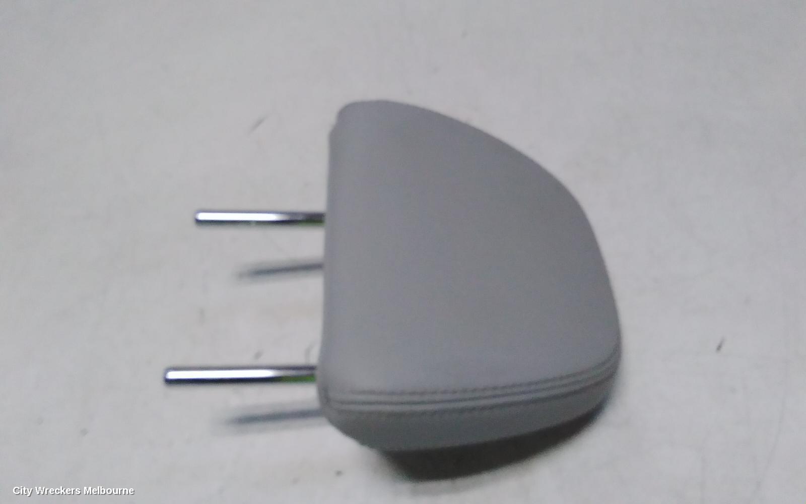 MITSUBISHI OUTLANDER HEADREST, LH REAR 2ND ROW, LEATHER, LIGHT GREY, ZM, 08/2021 ONWARDS
