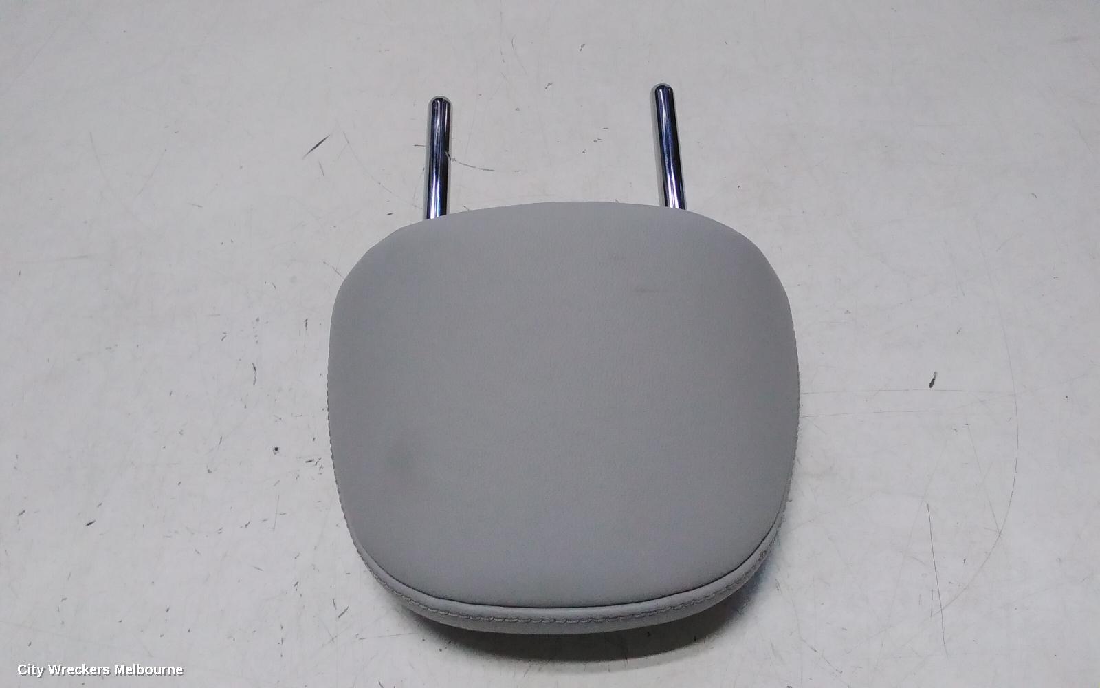 MITSUBISHI OUTLANDER HEADREST, RH REAR 2ND ROW, LEATHER, LIGHT GREY, ZM, 08/2021 ONWARDS