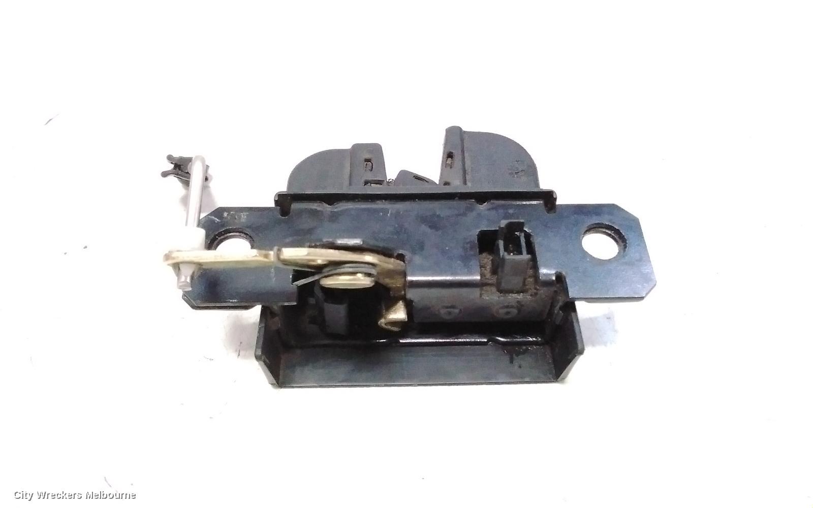 VOLKSWAGEN TRANSPORTER DOOR/BOOT/GATE LOCK, TAILGATE LOCK, T5, 08/2004 - 06/2015