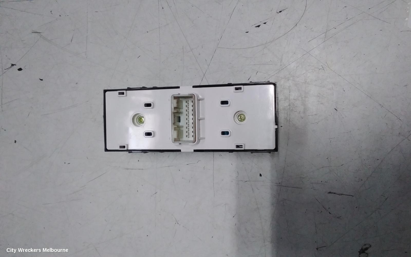 KIA CERATO PWR DR WIND SWITCH, RH FRONT (MASTER SWITCH), BD, SEDAN/HATCH, 04/2018 ONWARDS