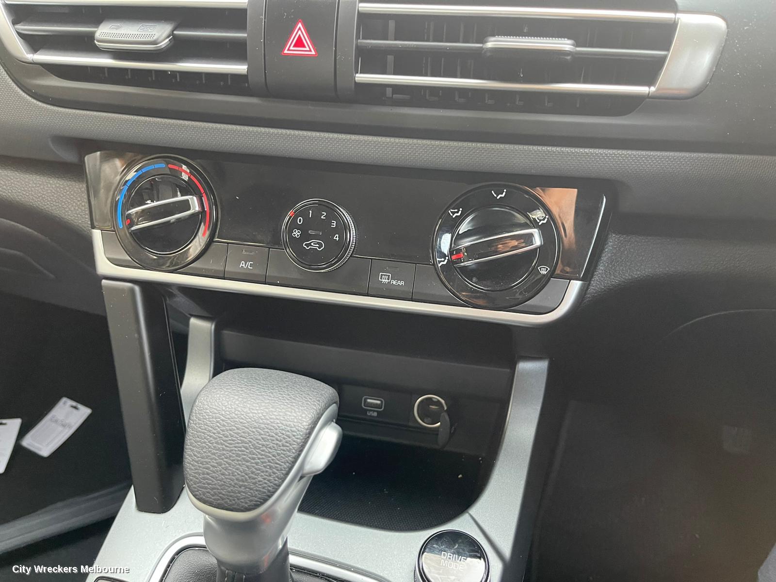 KIA SELTOS LEFT GUARD, SP2, W/ FLASHER TYPE, 07/2019 ONWARDS