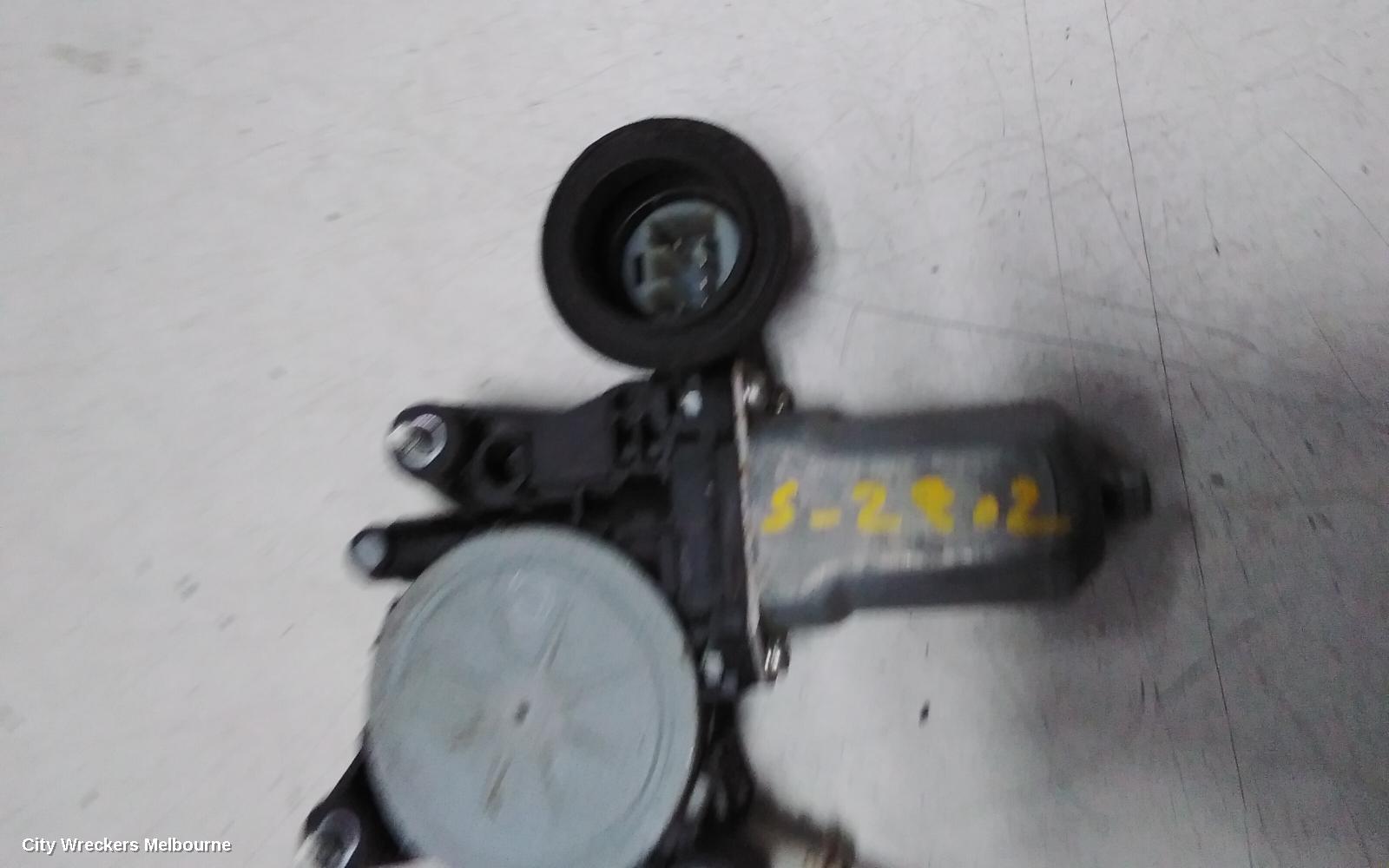 SUZUKI SWIFT RIGHT FRONT WINDOW REG/MOTOR, FZ, POWER, 08/2010 - 03/2017