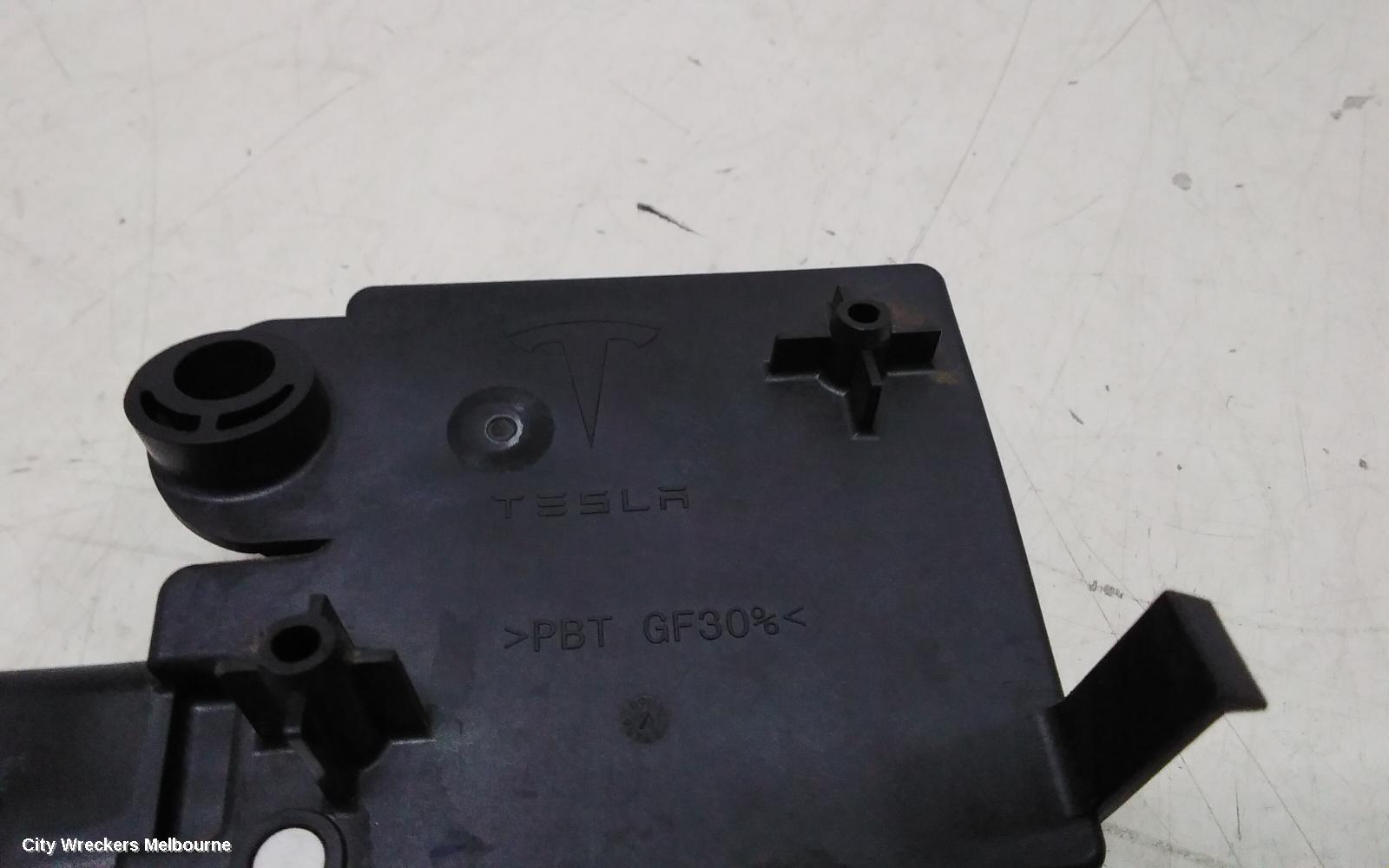 TESLA MODEL 3, 1ST GEN, 06/2019 ONWARDS, P1097855-00-H  BLUETOOTH BOX TESLA MODEL: 124342