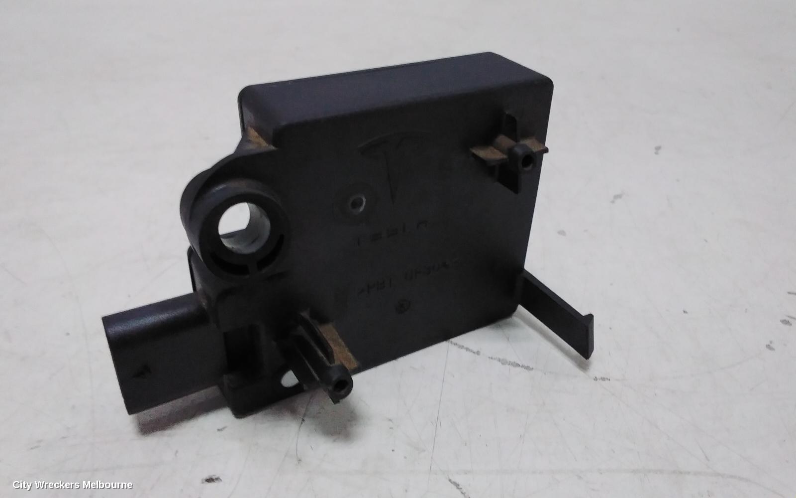 TESLA MODEL 3, 1ST GEN, 06/2019 ONWARDS, P1097855-00-H  BLUETOOTH BOX TESLA MODEL: 124342