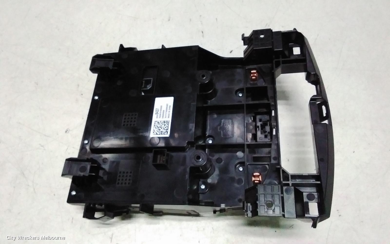 HOLDEN ASTRA RADIO/CD/DVD/SAT/TV, HEAD UNIT, W/ DISPLAY UNIT, 8IN TOUCHSCREEN, SAT NAV TYPE, BK-BL, 09/2016 - 12/2020