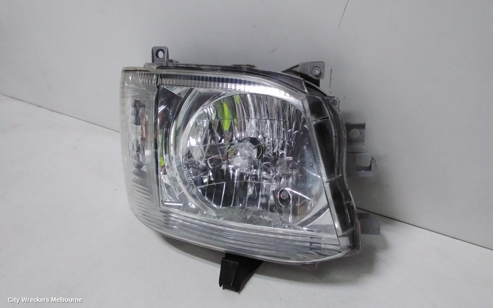 TOYOTA HIACE RIGHT HEADLAMP, TRH/KDH, SLWB, 08/2010 - 12/2013